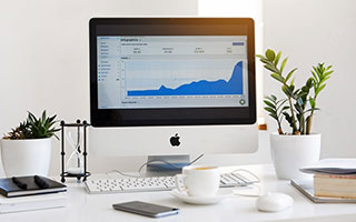 蘑菇影视在线观看深度揭秘：八卦风波背后，主持人在演唱会后台的角色高度敏感令人意外